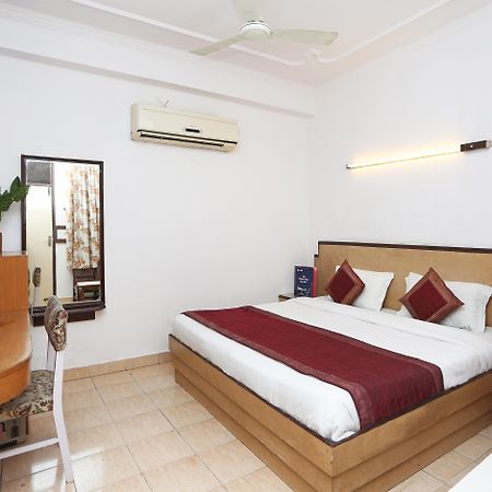 Capital O 10750 Hotel Vivek New Delhi Bagian luar foto