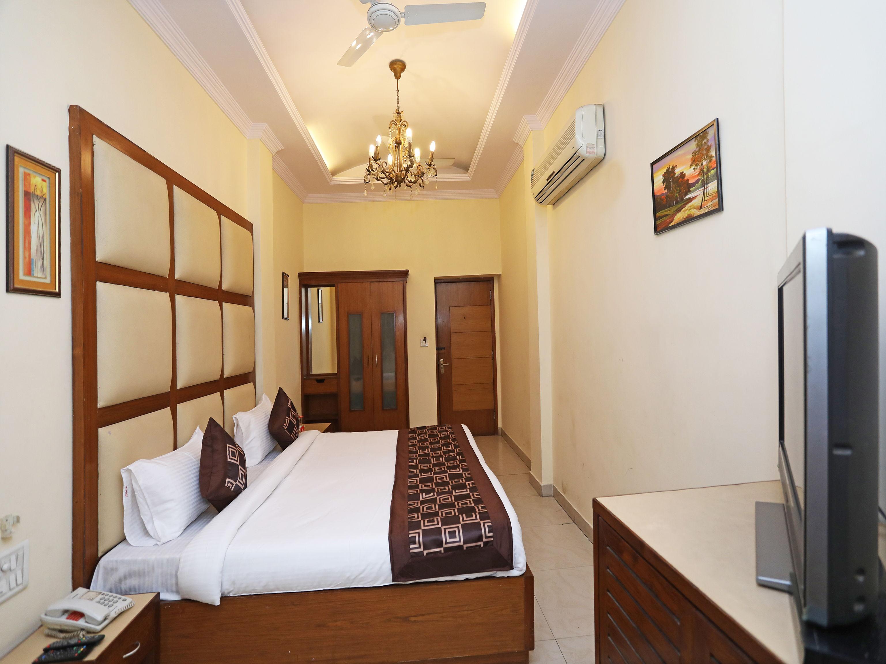 Capital O 10750 Hotel Vivek New Delhi Bagian luar foto