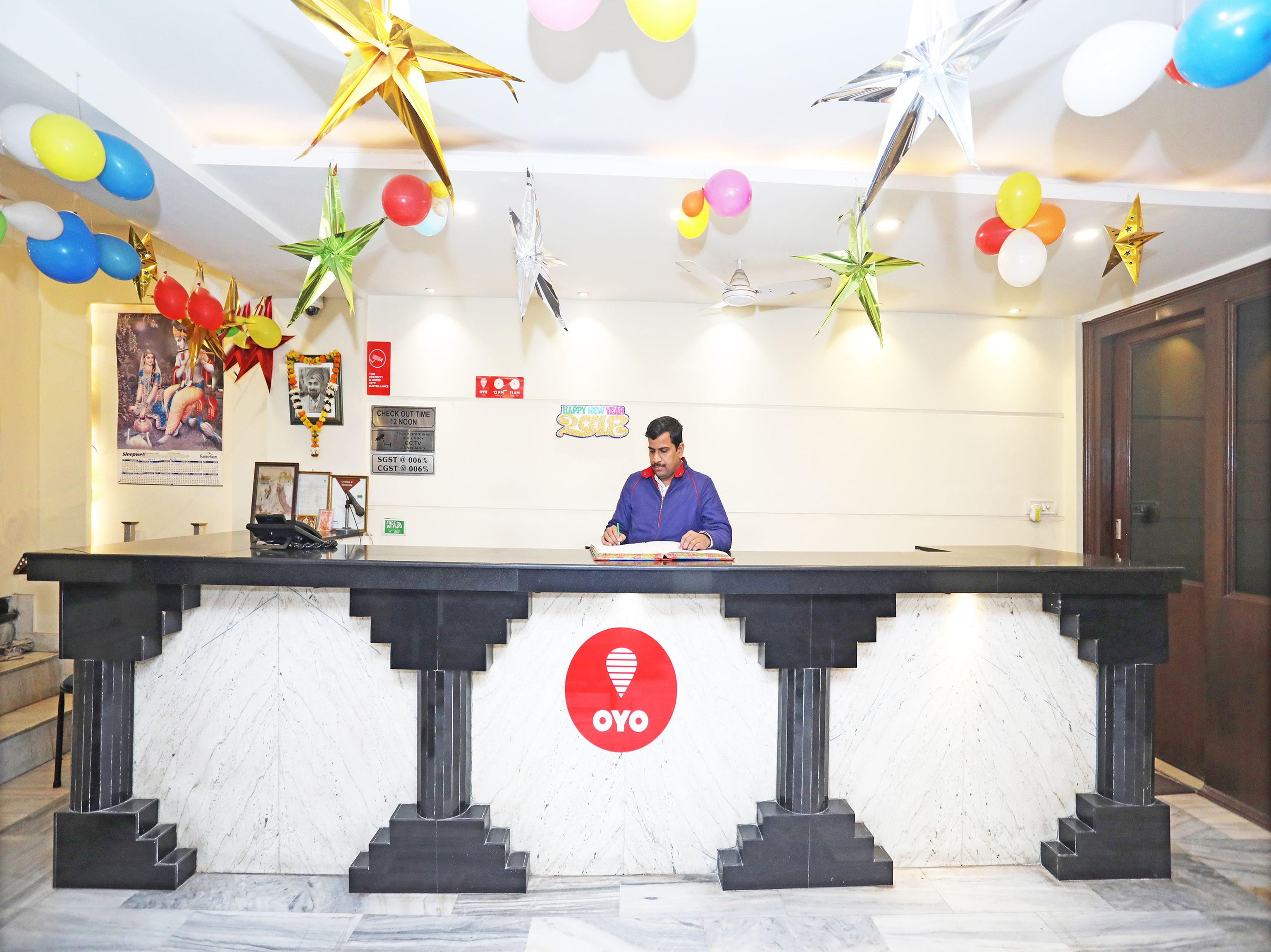 Capital O 10750 Hotel Vivek New Delhi Bagian luar foto