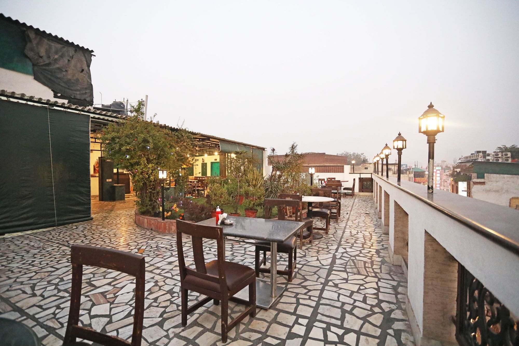 Capital O 10750 Hotel Vivek New Delhi Bagian luar foto