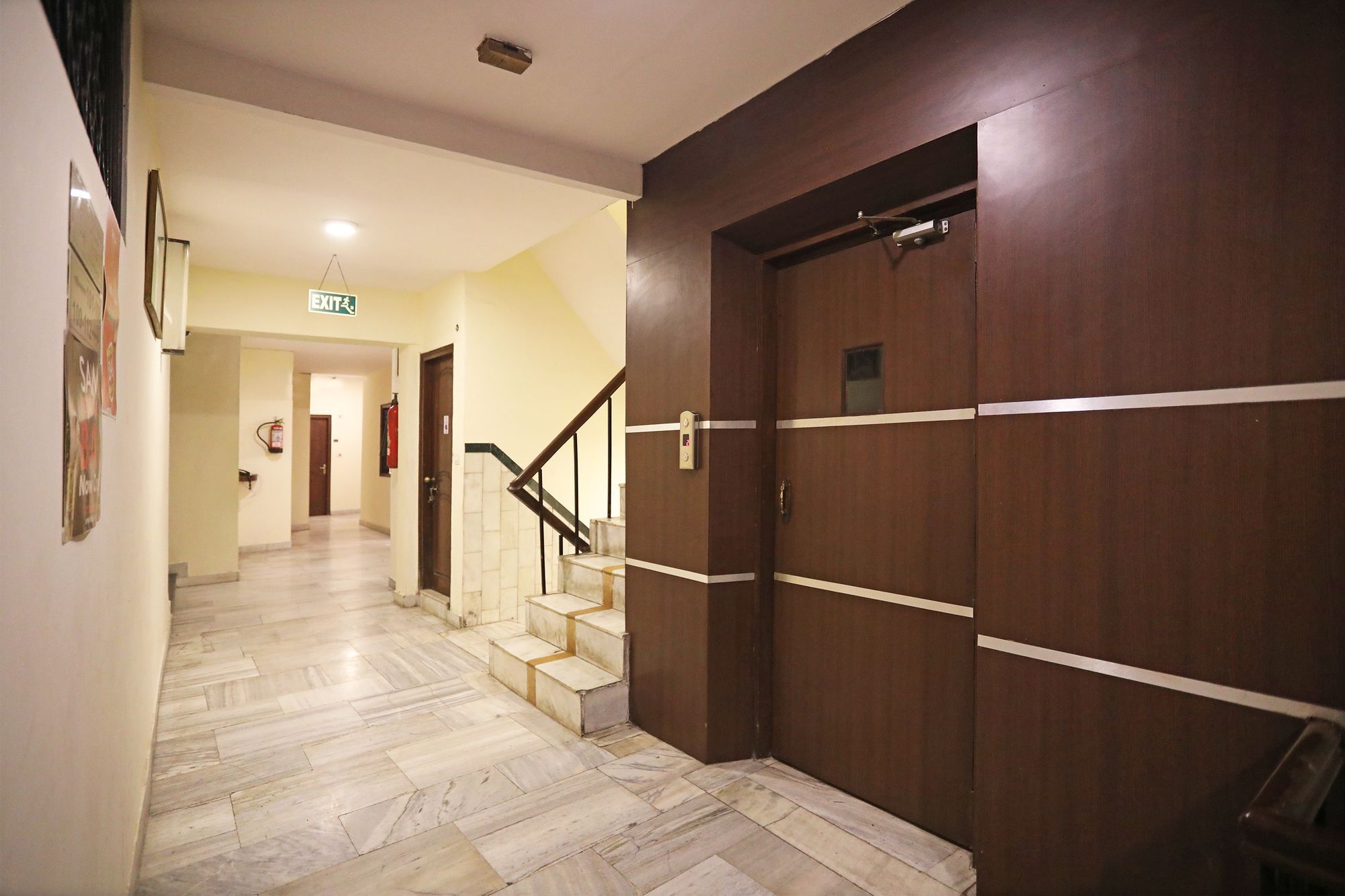 Capital O 10750 Hotel Vivek New Delhi Bagian luar foto